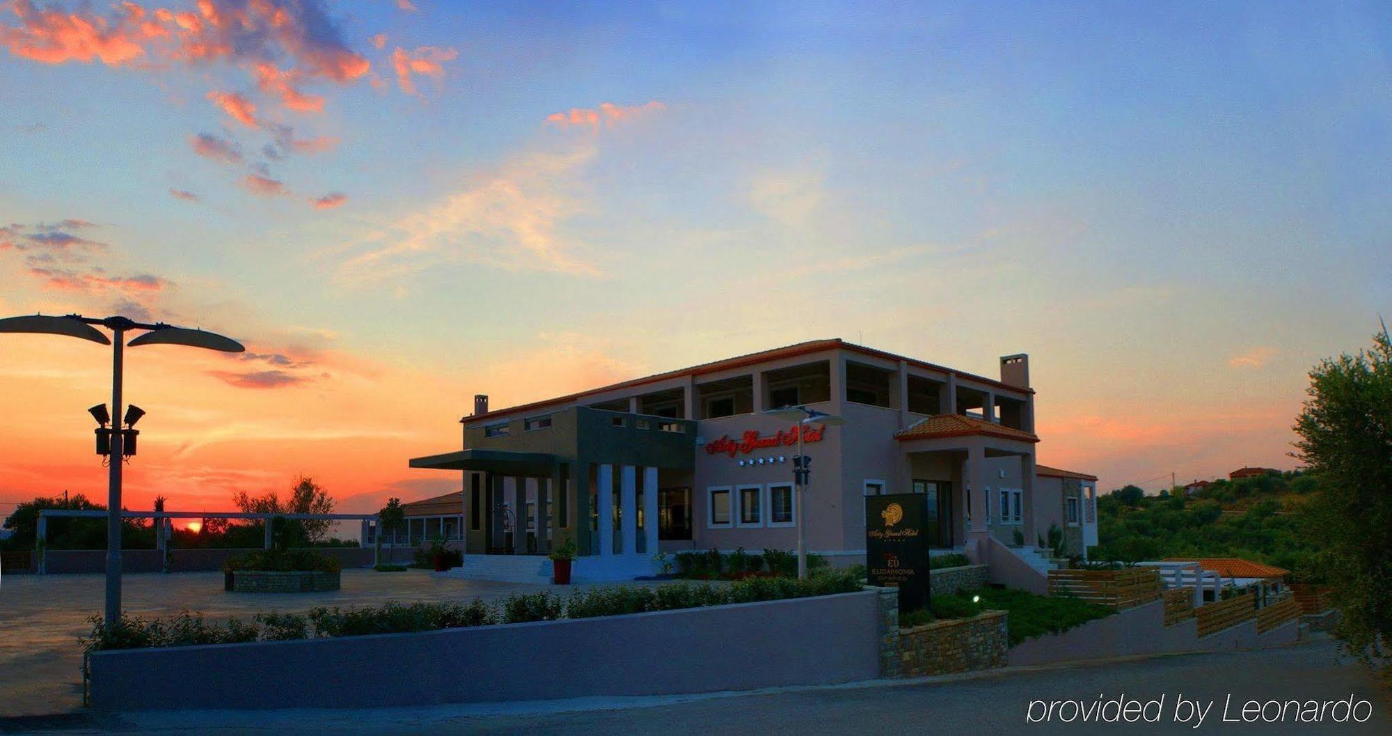 Arty Grand Hotel Ancient Olympia Exterior photo